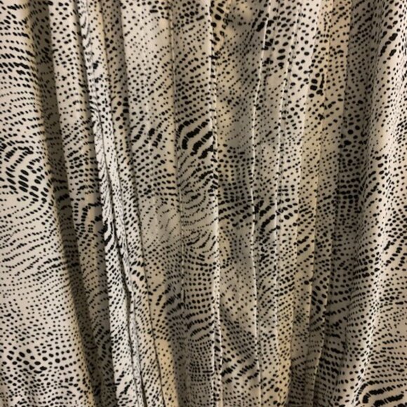 Katherine Barclay Women's Size 4 One Piece Blk/White Print Romper Shorts - Picture 9 of 10